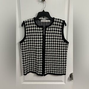 Karen Lessly Vest